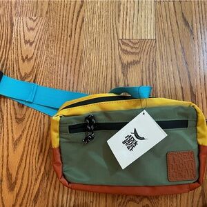 Trek light gear Cypress Fanny Pack/crossbody.  NWT.